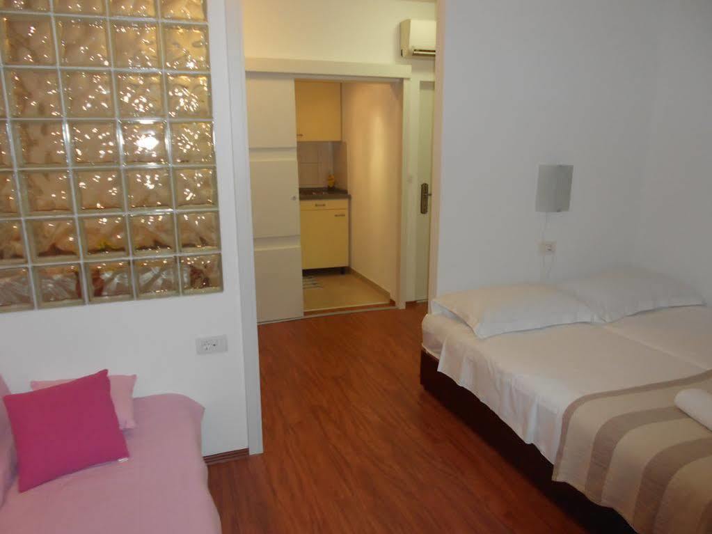 Studio Apartment Mila Split Bagian luar foto