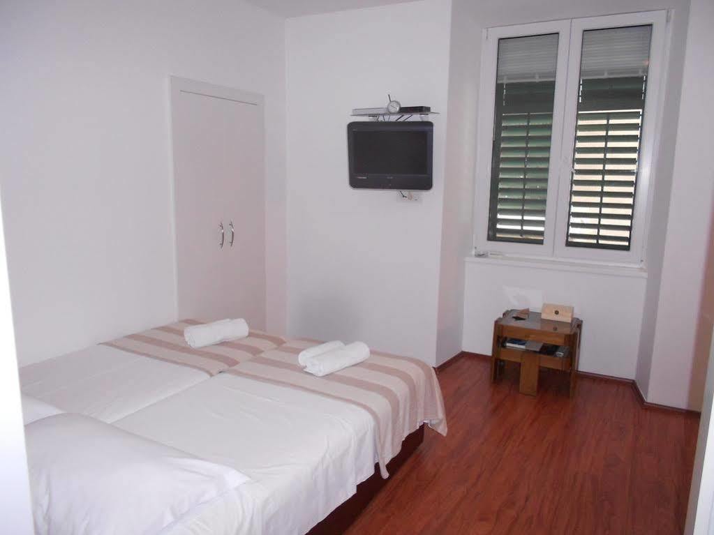 Studio Apartment Mila Split Bagian luar foto