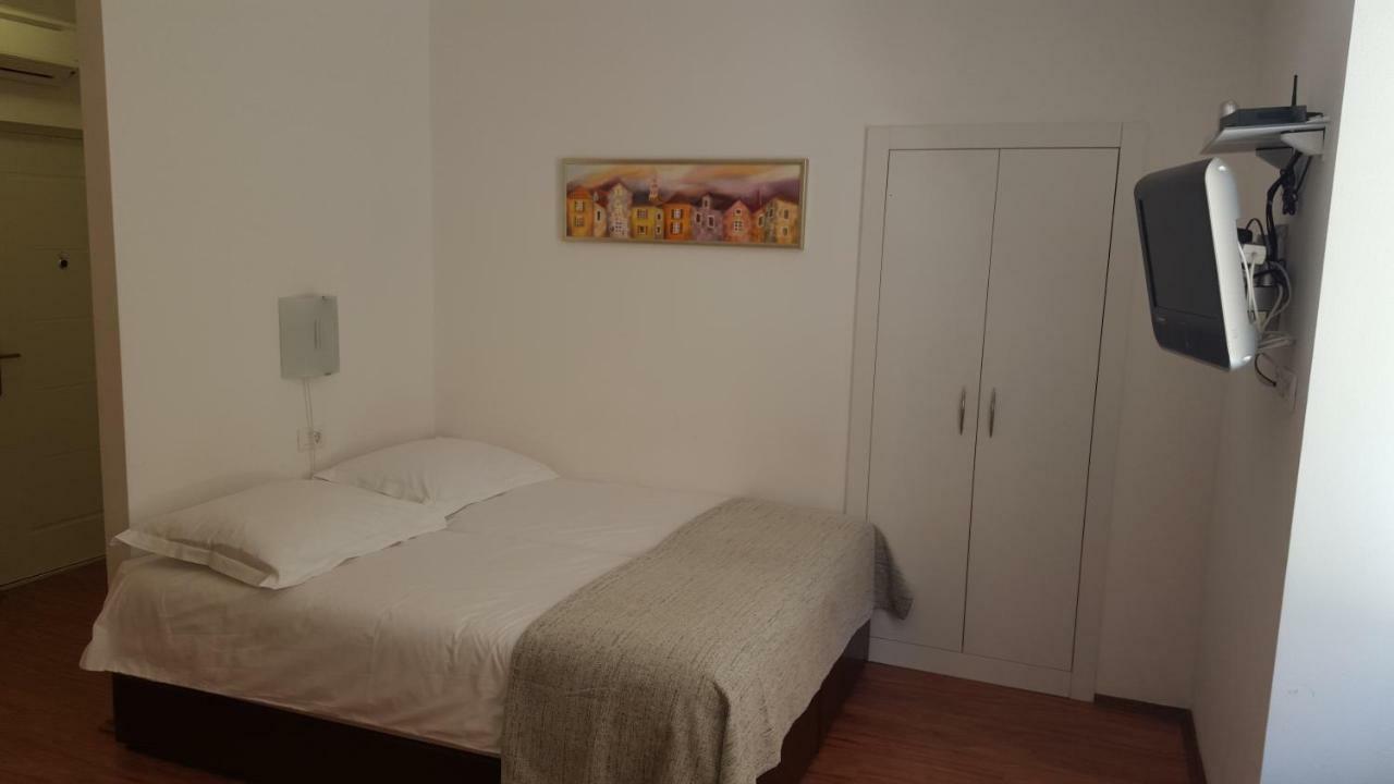 Studio Apartment Mila Split Bagian luar foto